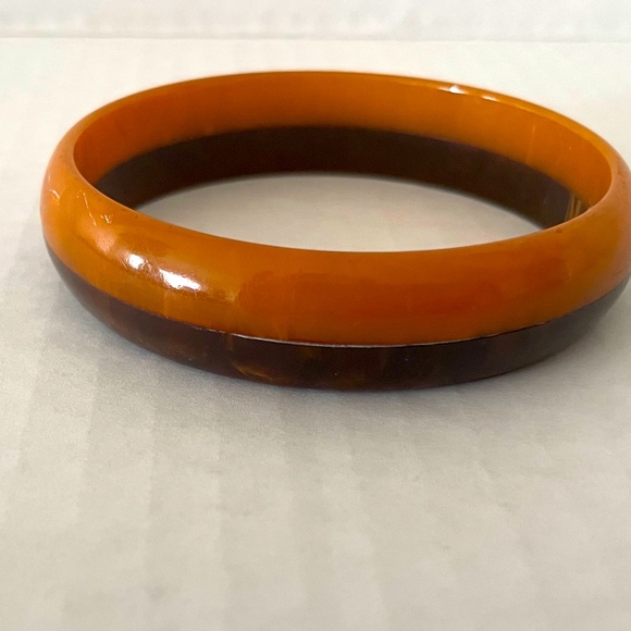 Vintage Bakelite Two Tone Bangle Bracelet - Picture 2 of 3